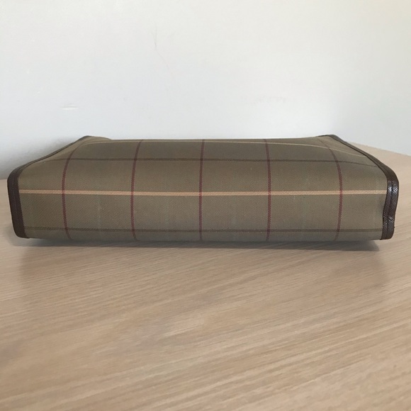 SEND me an offer😊 Burberrys clutch/ pouch🌹 - Picture 4 of 12